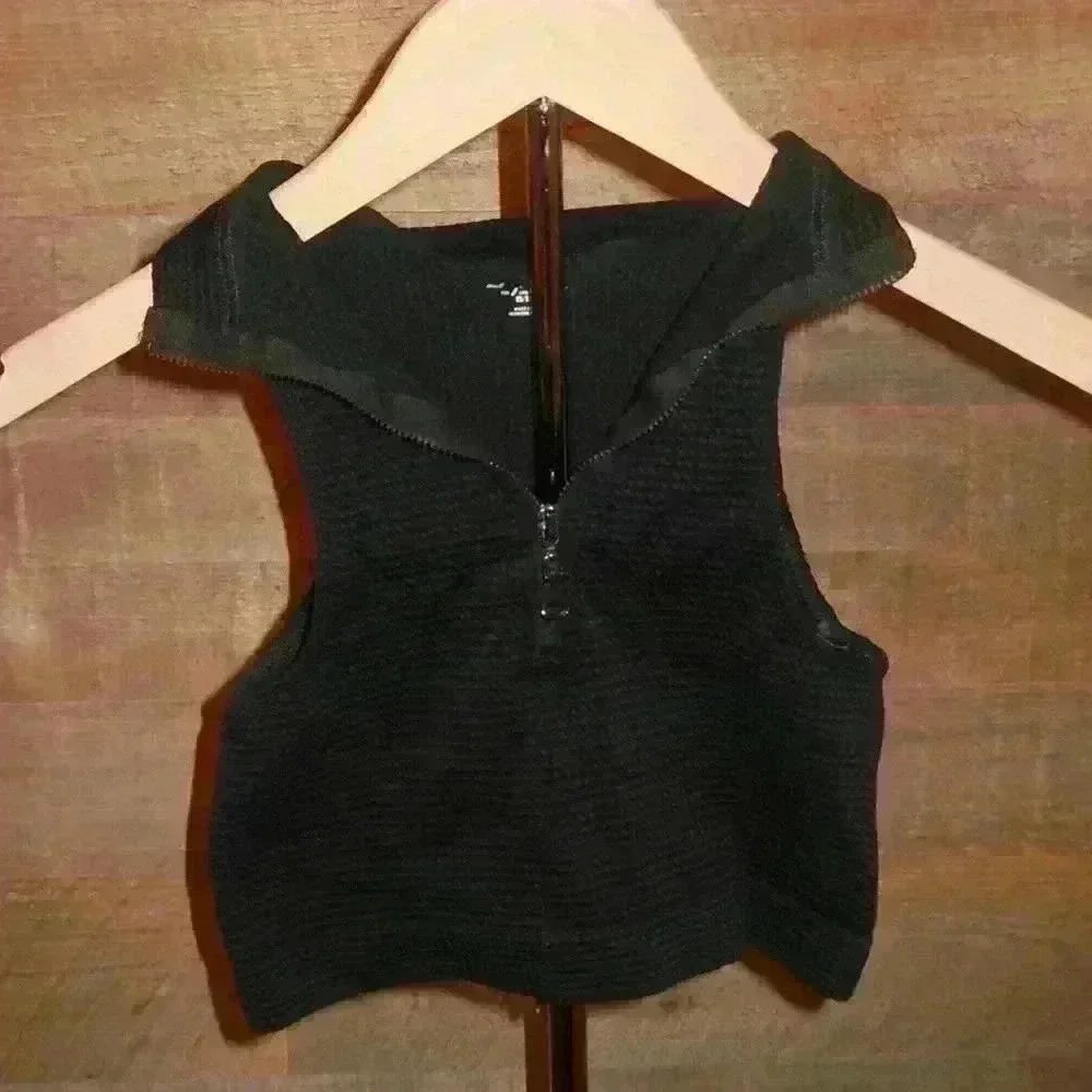 Out from Under for URBAN OUTFITTERS black zip up crop top - XS/S